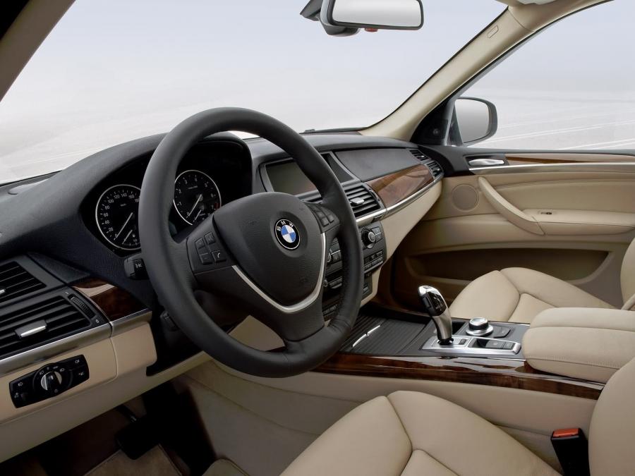 Интерьер BMW X5 4.8i (E70) 2006 года  (WW) (фото 29 из 64)